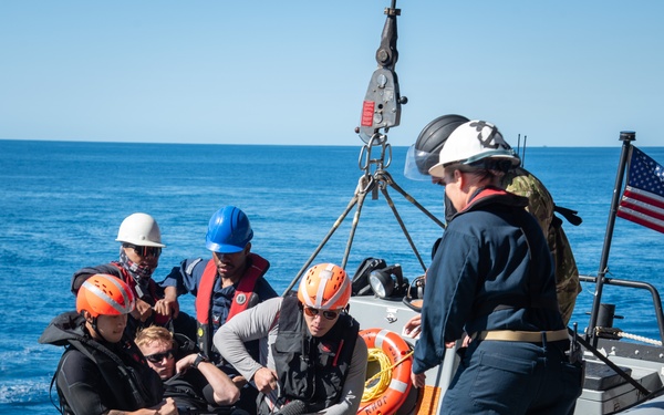 USS John L. Canley, Royal Australian Navy and Royal New Zealand Navy Conduct Small Boat Operations