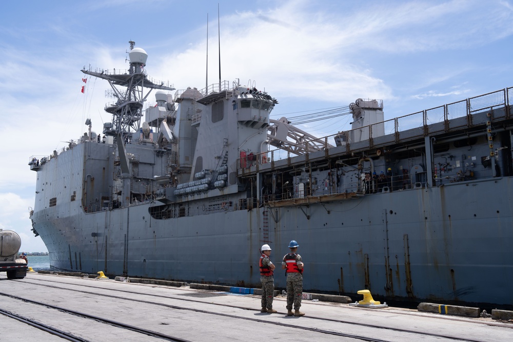 2nd Distribution Support Battalion assists 2nd AABN’s well deck rehearsal staging