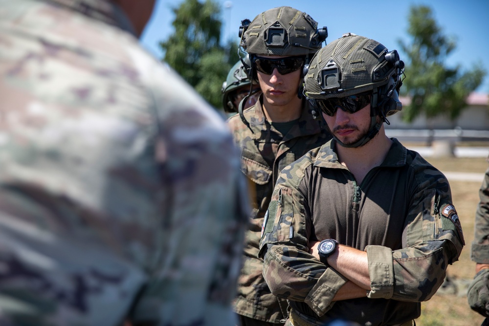 KFOR soldiers from Poland, Turkey and the U.S. Army conduct sling load training on Camp Novo Selo, Kosovo
