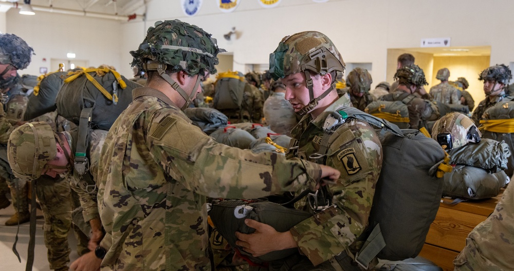 173rd Airborne Brigade perform an airborne operation in Aviano