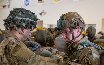 173rd Airborne Brigade perform an airborne operation in Aviano