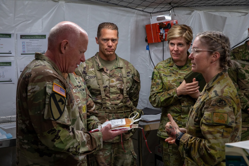 Distinguished Visitors Tour Australian Role 2E Hospital