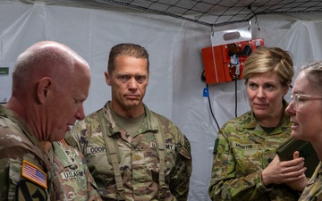 Distinguished Visitors Tour Australian Role 2E Hospital