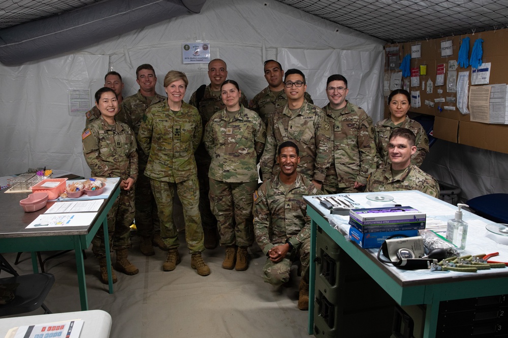 Distinguished Visitors Tour Australian Role 2E Hospital
