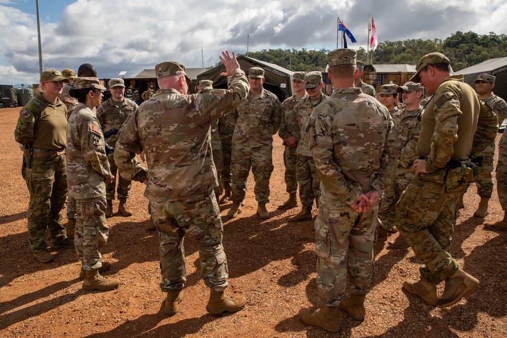 Distinguished Visitors Tour Australian Role 2E Hospital