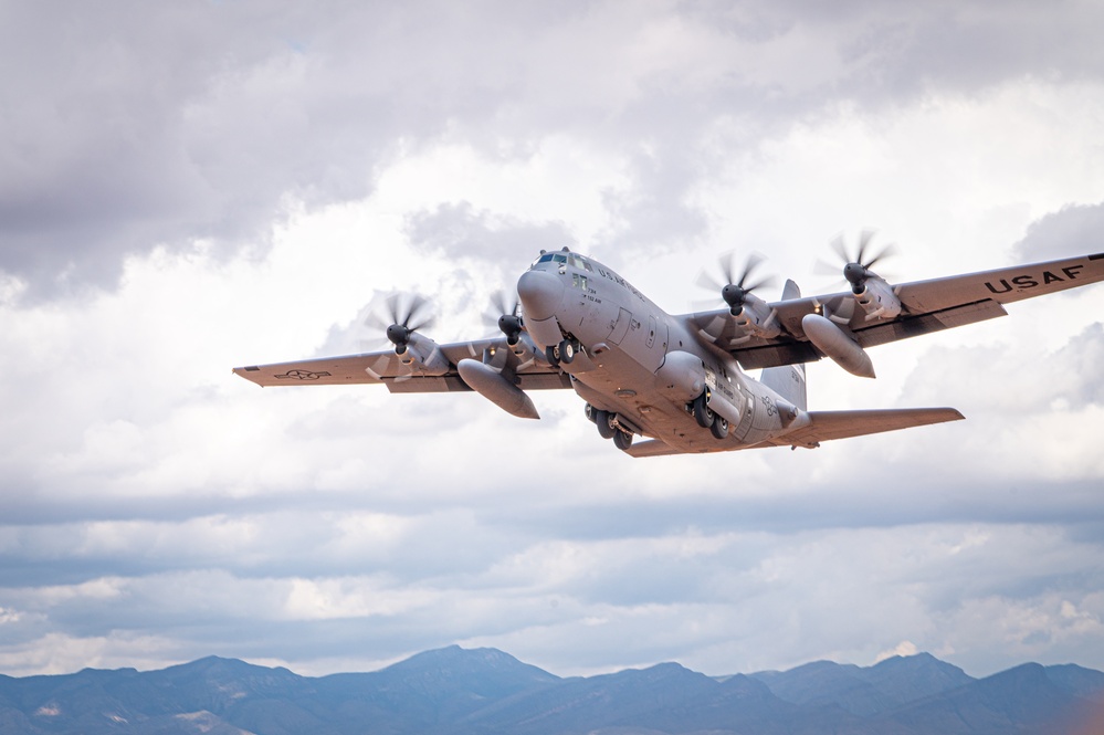 Mobility aircraft train for austere environments