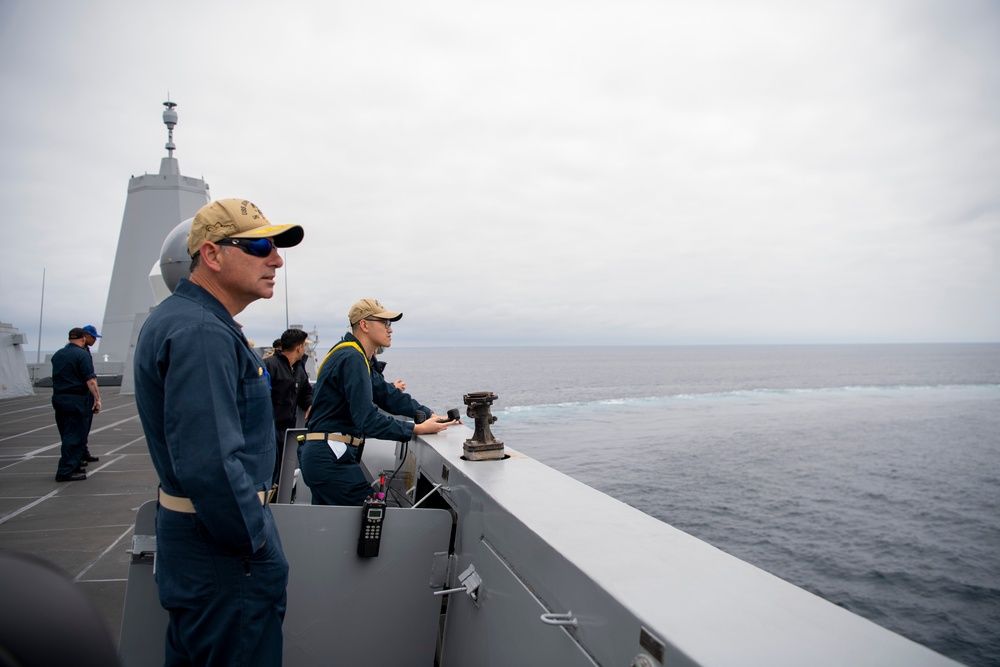 USS John P Murtha conducts ship maneuvering exercise