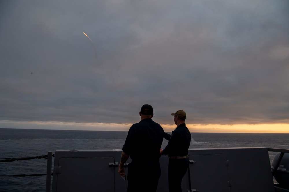 USS John P Murtha conducts ship maneuvering exercise