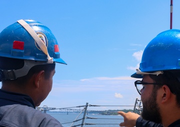BM2 Kanim Hannigan and SN Nelson Ortiz Rodriguez observe approaching small boat contacts near the Coleman Memorial Bridge