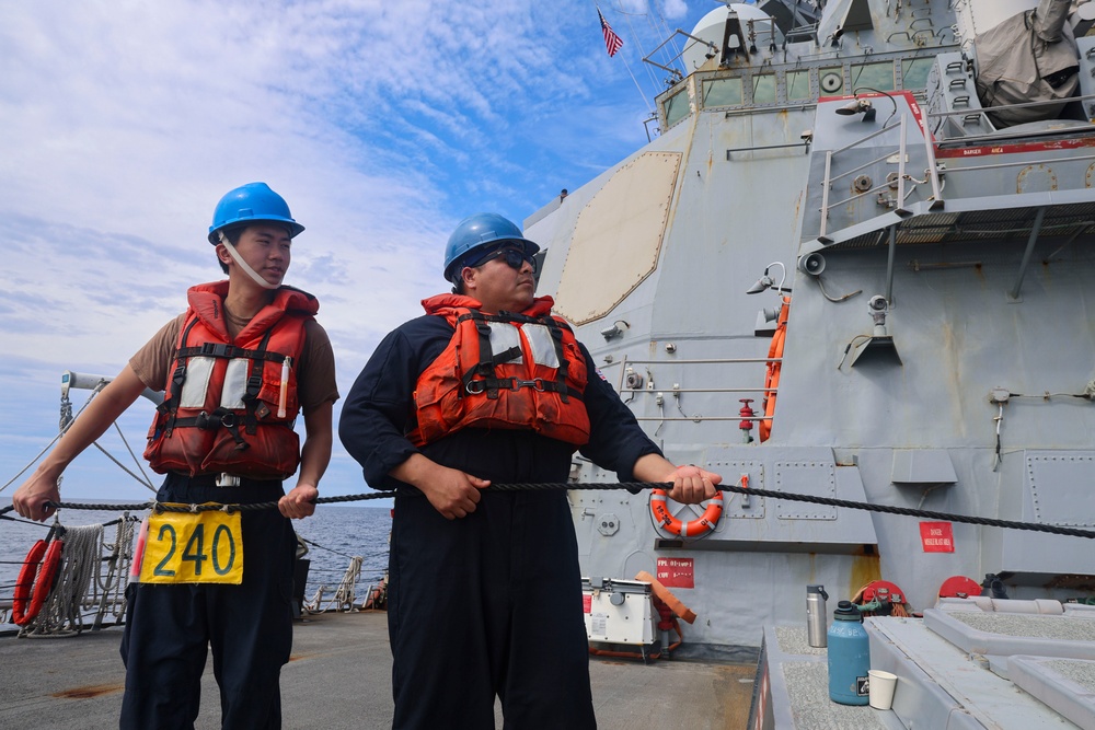 ET3 Xian Zhang and FCA1 Jesus Juarez maintain tension on the phone and distance line