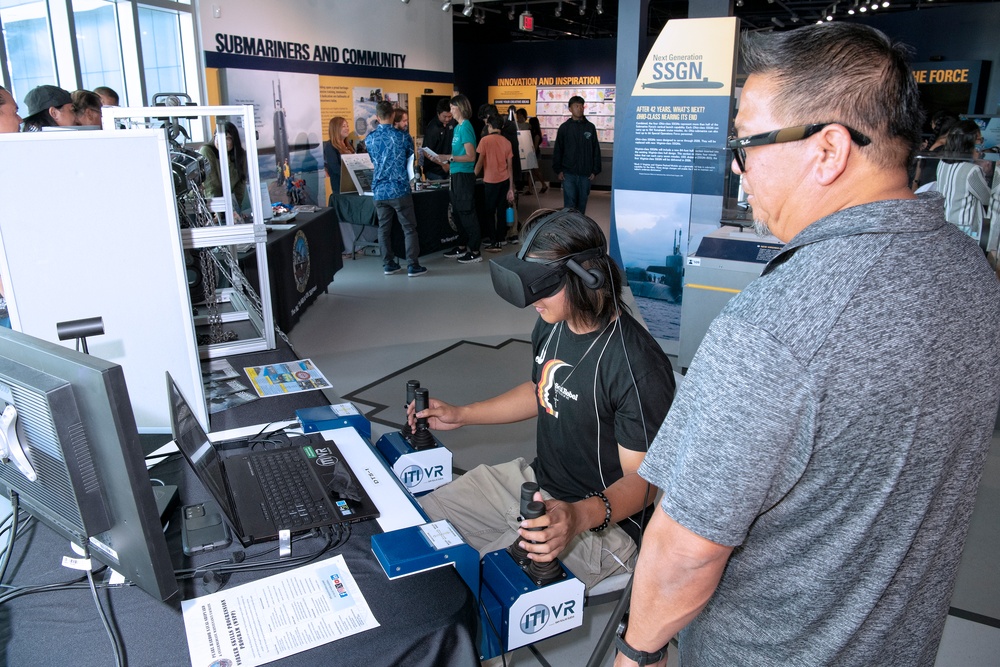 PHNSY &amp; IMF showcase trade skills to Honolulu Community College students