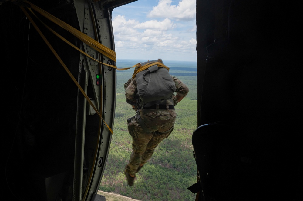 DVIDS Images MC 130J supports - 1000w Q95