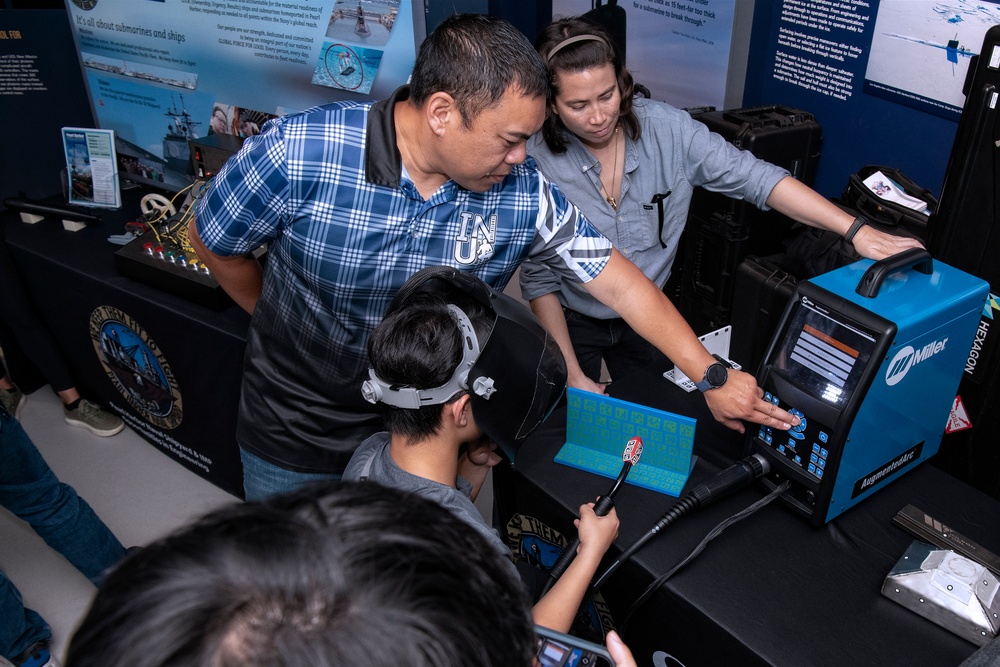 PHNSY &amp; IMF showcase trade skills to Honolulu Community College students