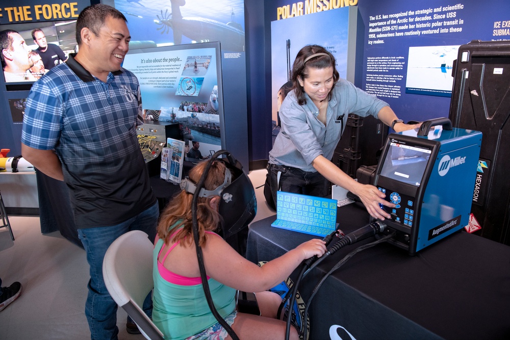 PHNSY &amp; IMF showcase trade skills to Honolulu Community College students