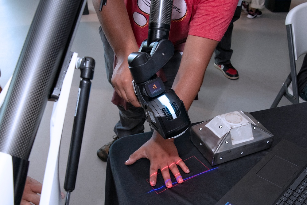 PHNSY &amp; IMF showcase trade skills to Honolulu Community College students