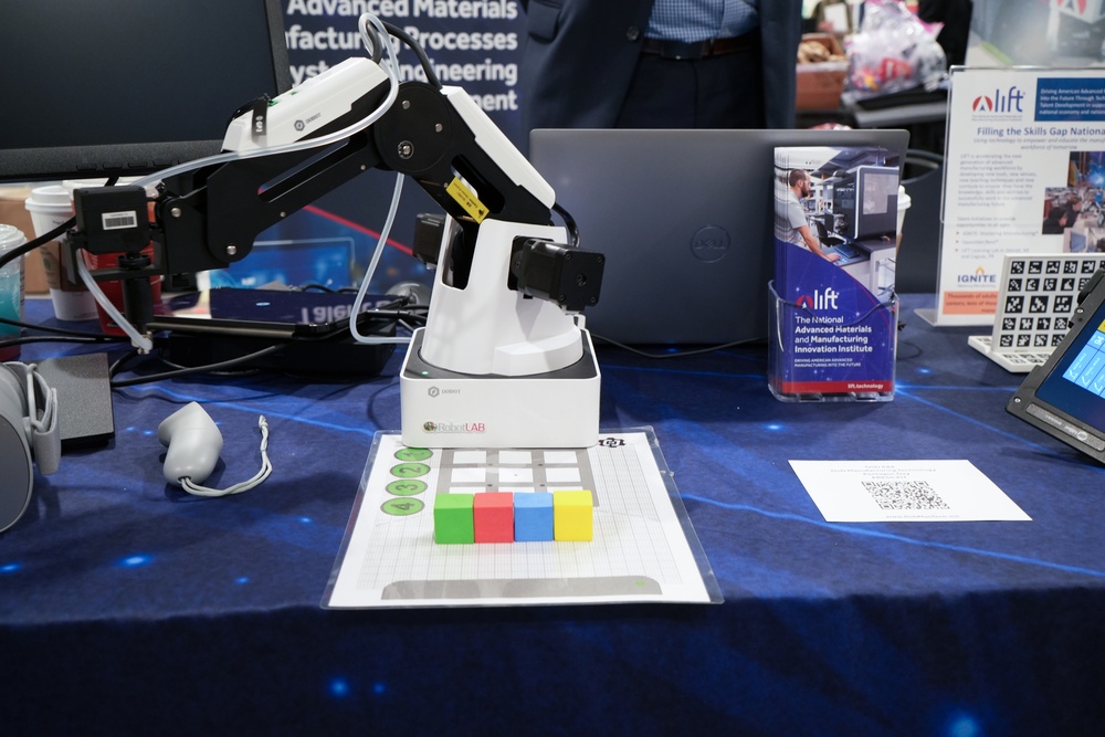 LIFT:  Virtual welding and collaborative robot trainer