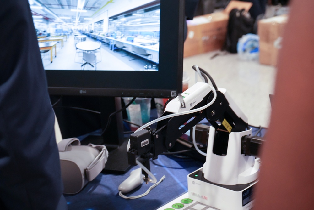 LIFT:  Virtual welding and collaborative robot trainer