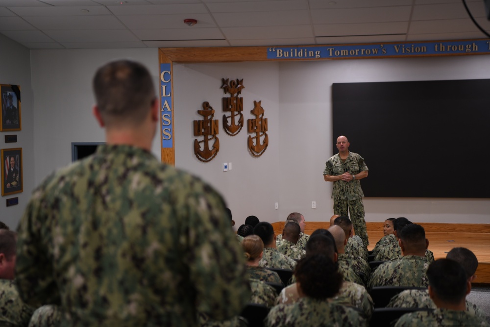Admiral Kilby speaking to Senior Enlisted Academy Class 286