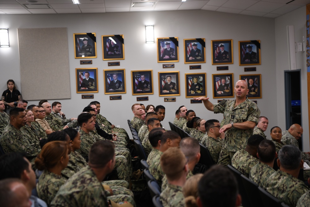 Admiral Kilby speaking to Senior Enlisted Academy Class 286