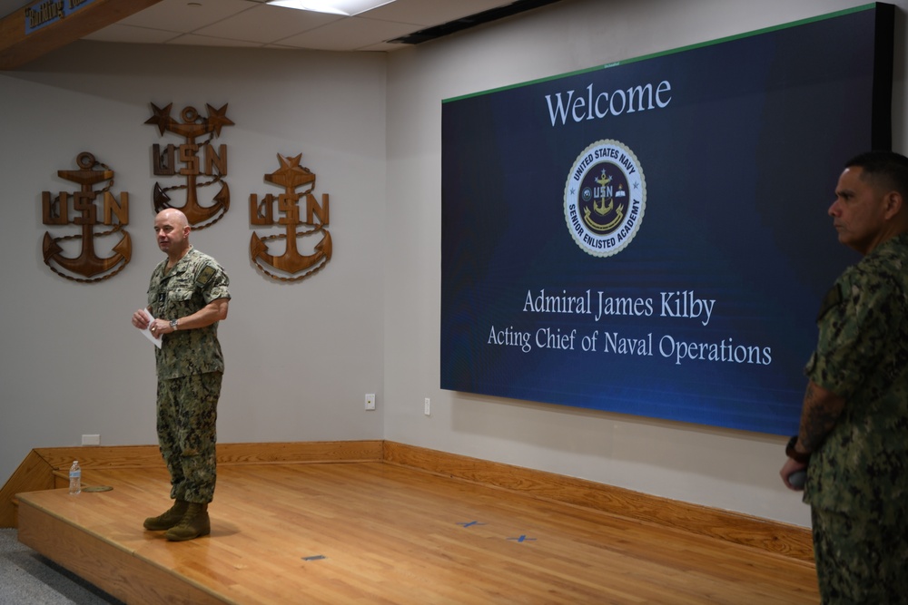 Admiral Kilby speaking to Senior Enlisted Academy Class 286