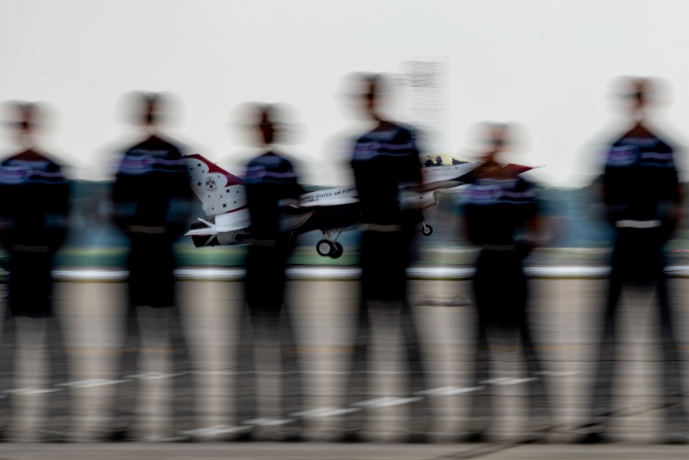 Thunderbirds conclude 2025 Fort Wayne Air Show