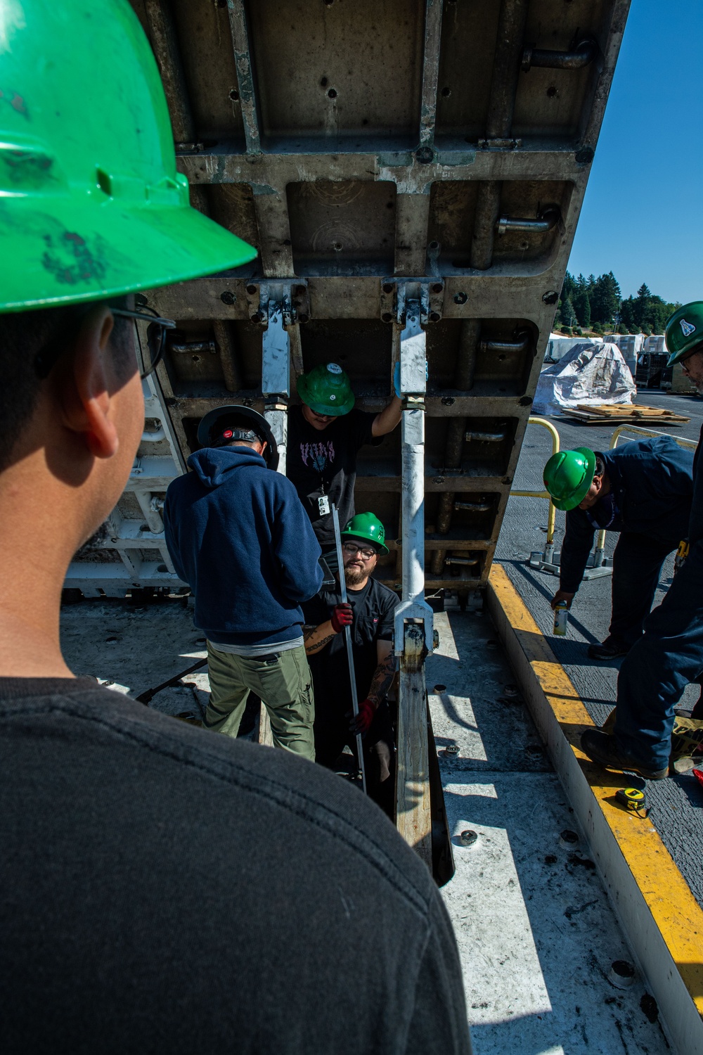 Headline: Ronald Reagan Sailors and Contractors Conduct Maintenance