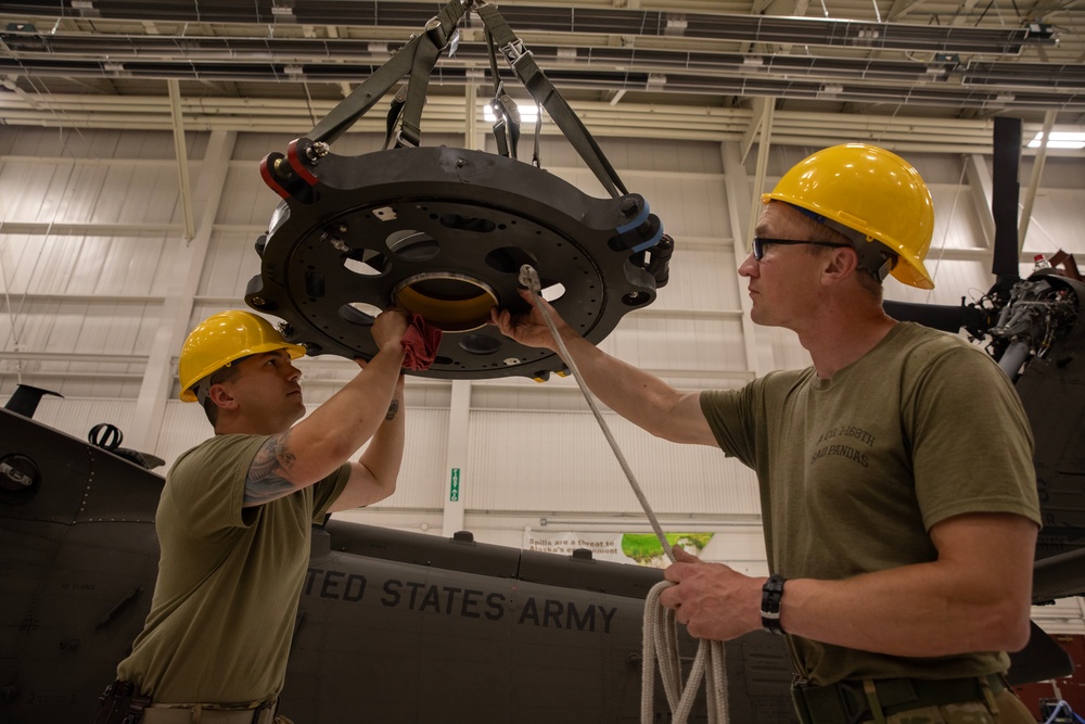 AKARNG Black Hawk maintainers conduct repairs on HH-60M