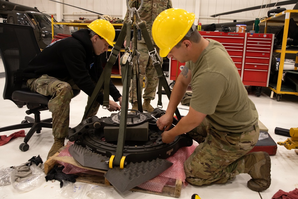 AKARNG Black Hawk maintainers conduct repairs on HH-60M