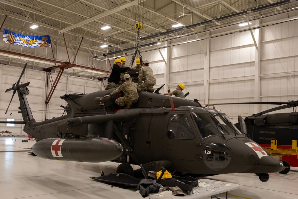 AKARNG Black Hawk maintainers conduct repairs on HH-60M