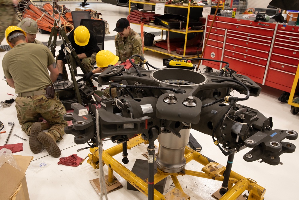 AKARNG Black Hawk maintainers conduct repairs on HH-60M