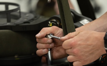 AKARNG Black Hawk maintainers conduct repairs on HH-60M