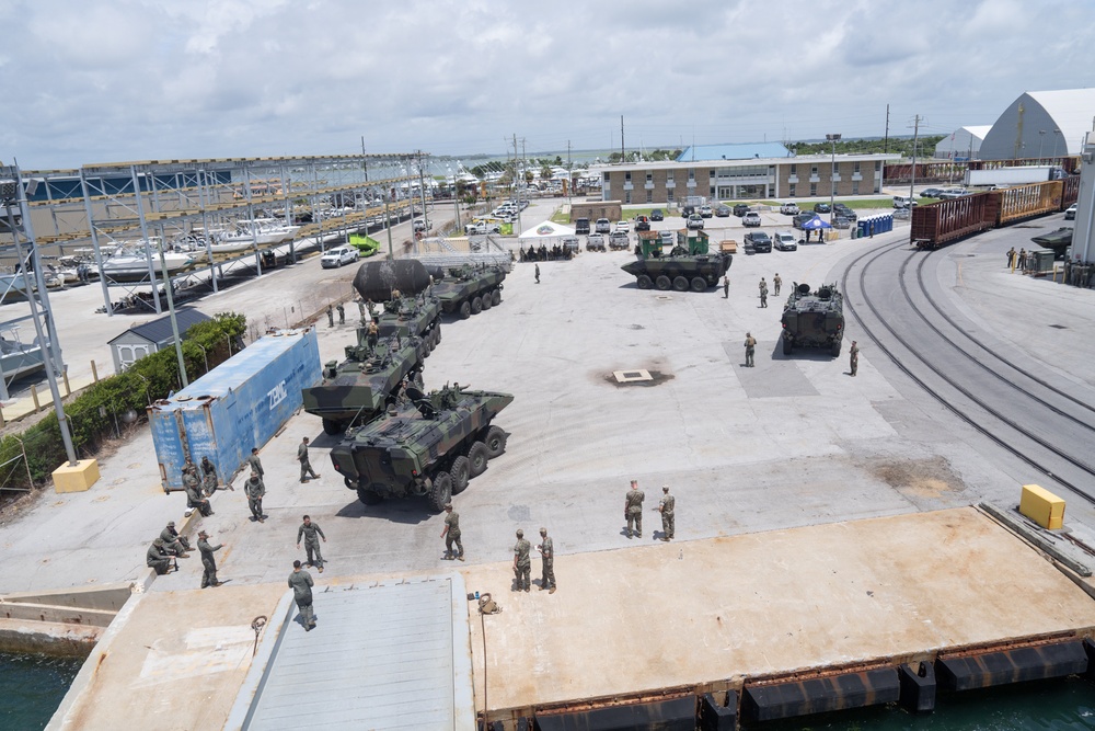 2nd Distribution Support Battalion Assist 2nd AABN’s Well Deck Rehearsal