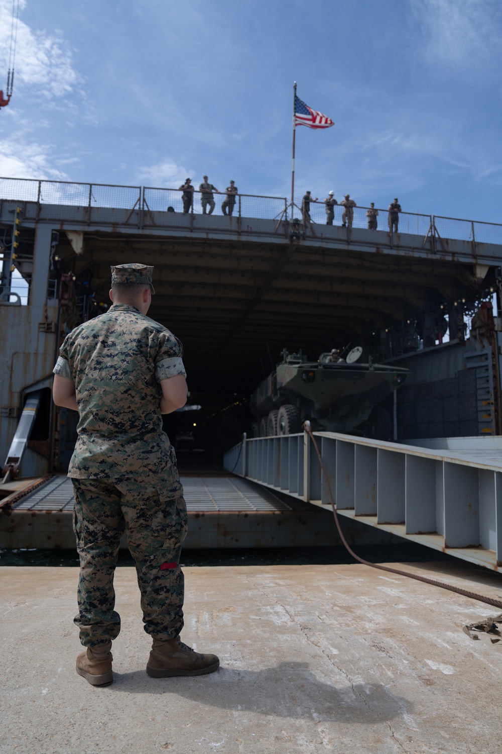 2nd Distribution Support Battalion Assist 2nd AABN’s Well Deck Rehearsal