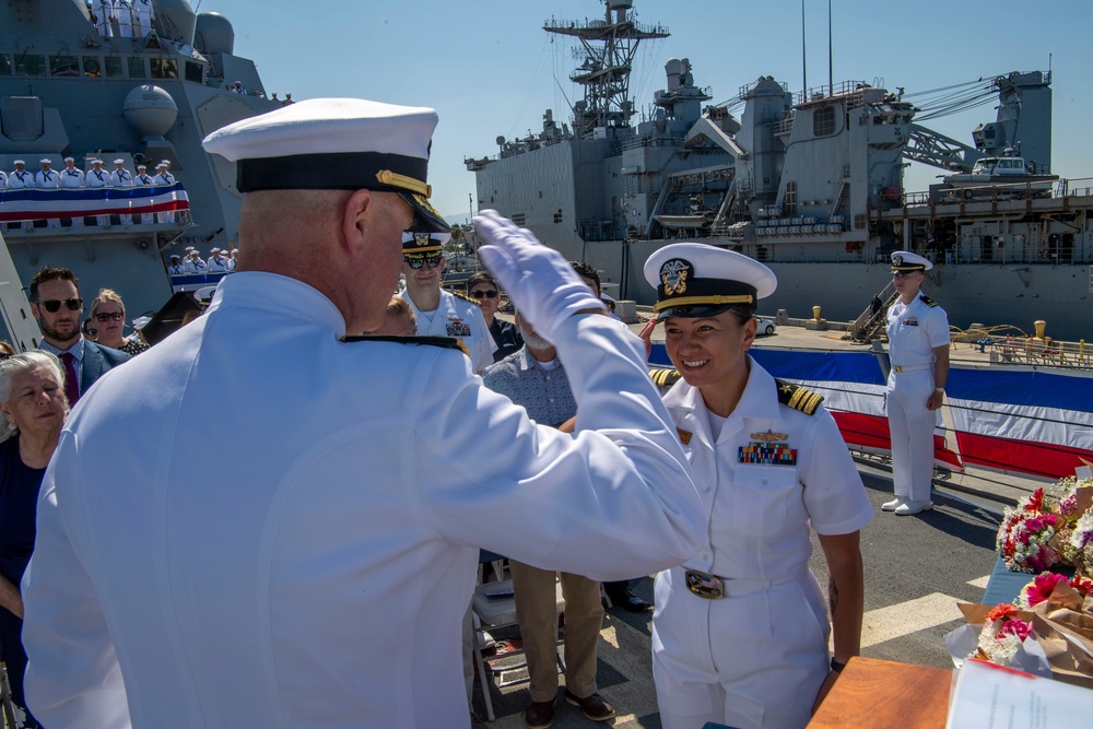 USS Spruance (DDG 111) Changes Command