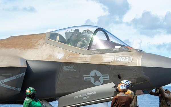 USS Carl Vinson (CVN 70) Conducts Routine Flight Operations in the Philippine Sea
