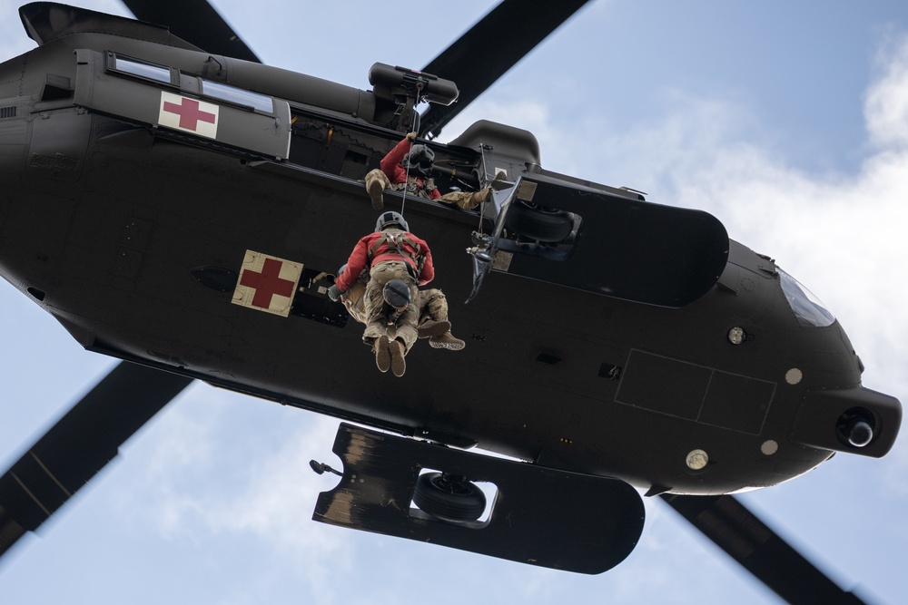 Alaska Army National Guard Black Hawk aviators host mission partners for multi-agency hoist symposium