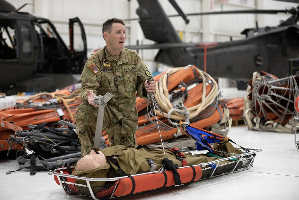 Alaska Army National Guard Black Hawk aviators host mission partners for multi-agency hoist symposium