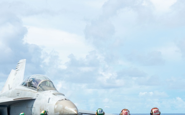 USS Carl Vinson (CVN 70) Conducts Routine Flight Operations in the Philippine Sea