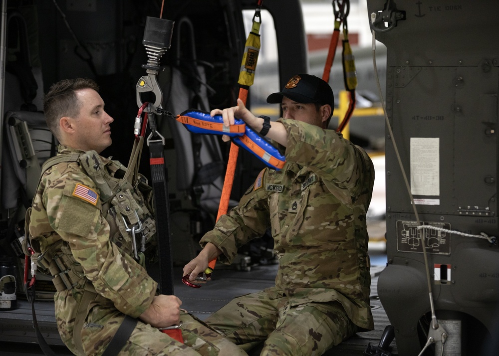 Alaska Army National Guard Black Hawk aviators host mission partners for multi-agency hoist symposium