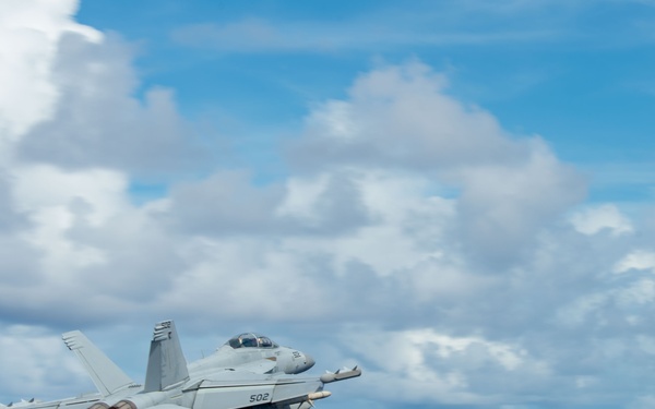 USS Carl Vinson (CVN 70) Conducts Routine Flight Operations in the Philippine Sea