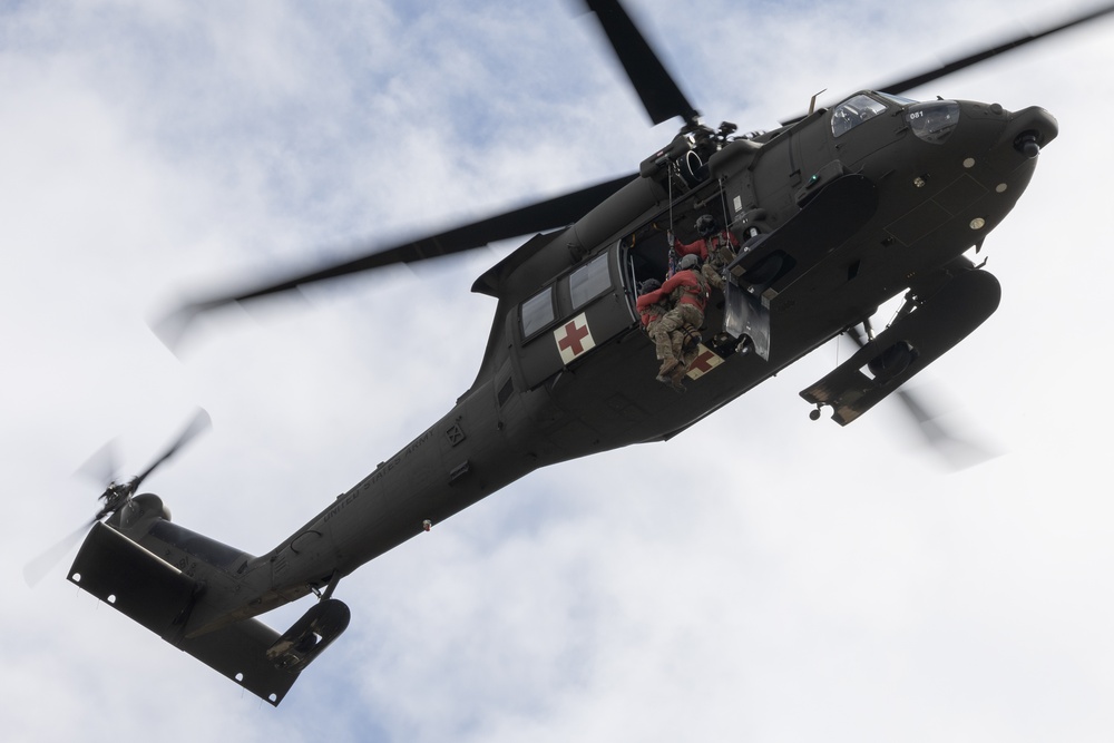 Alaska Army National Guard Black Hawk aviators host mission partners for multi-agency hoist symposium