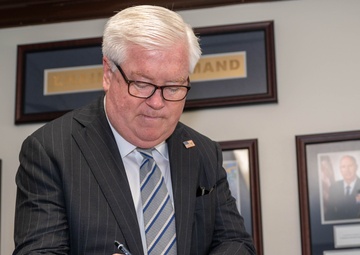 Ambassador Glass Visits U.S. Forces Japan