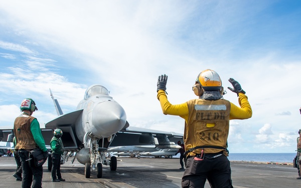 USS Carl Vinson (CVN 70) Conducts Routine Flight Operations in the Philippine Sea