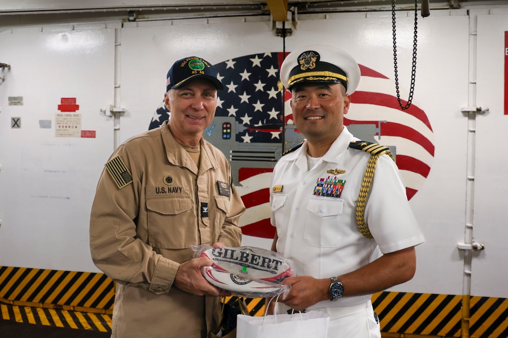 Republic of Korea ambassador to Fiji tours USS Frank Cable (AS 40)