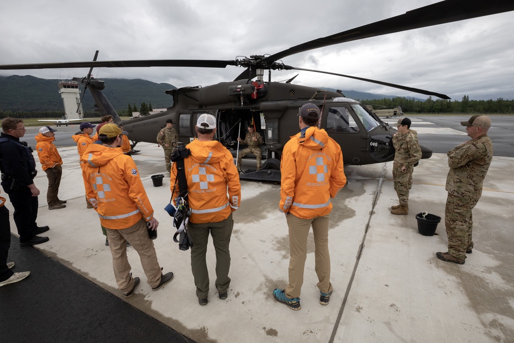 Alaska Army National Guard Black Hawk aviators host mission partners for multi-agency hoist symposium