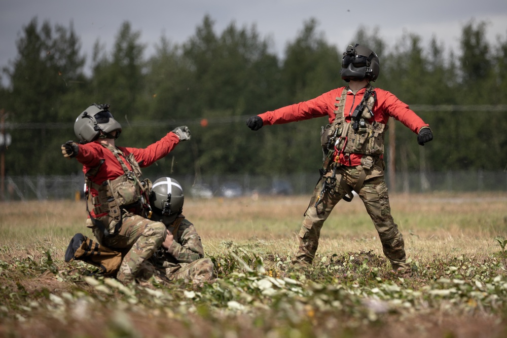 Alaska Army National Guard Black Hawk aviators host mission partners for multi-agency hoist symposium