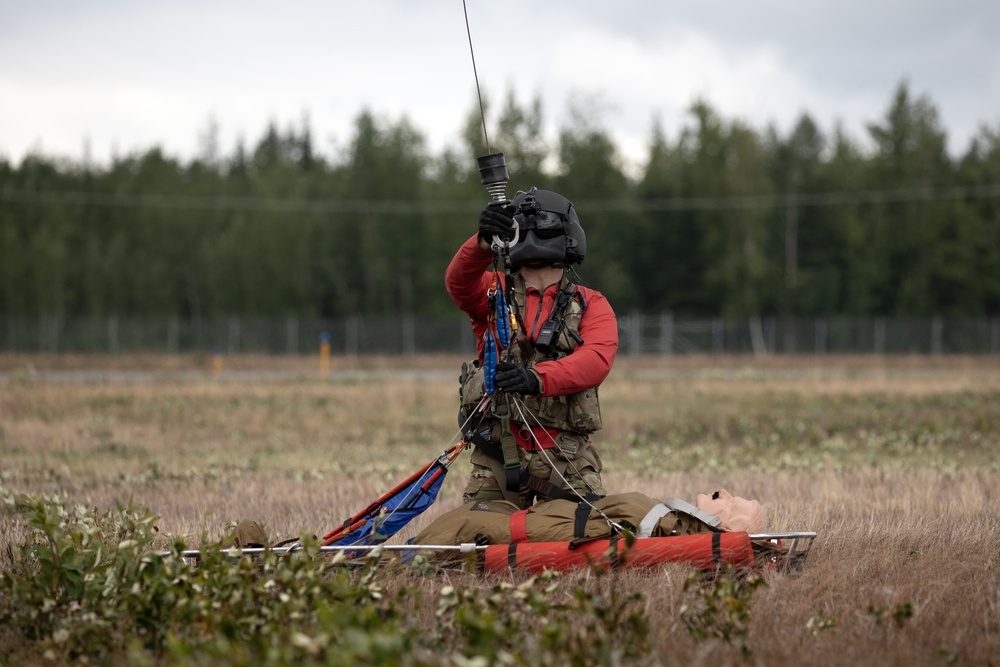 Alaska Army National Guard Black Hawk aviators host mission partners for multi-agency hoist symposium