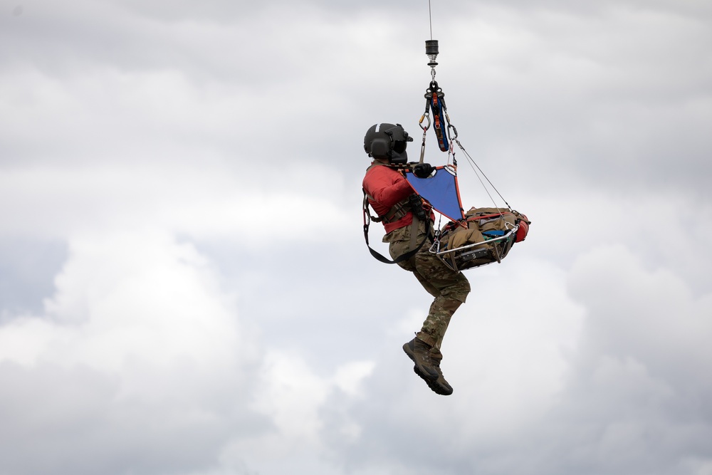 Alaska Army National Guard Black Hawk aviators host mission partners for multi-agency hoist symposium