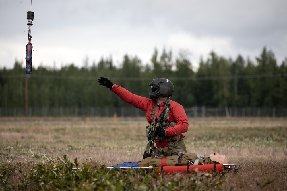 Alaska Army National Guard Black Hawk aviators host mission partners for multi-agency hoist symposium