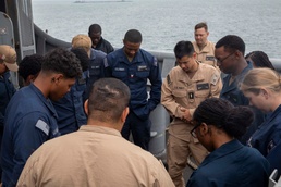 Chaplain Candidate Program Officers Embark Makin Island